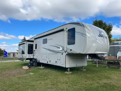 Enjoy your next getaway in our 2020 Jayco Eagle 357MDOK, a well-maintained and spacious fifth wheel...