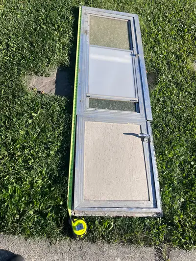 Sold trailer never got to replace door Good condition May fit many other brands Mine was StarCraft C...