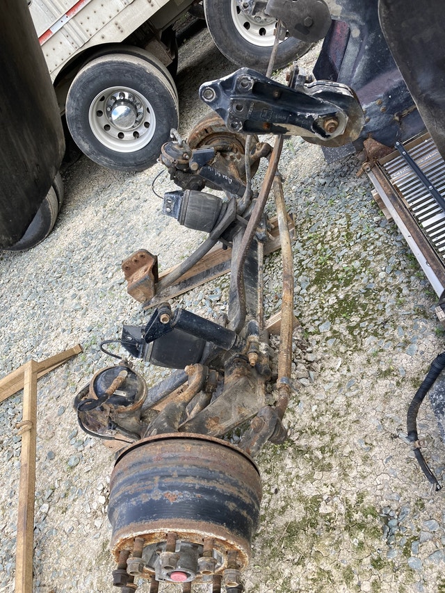 Western star hood, air ride steer axle, fuel tanks Heavy Equipment