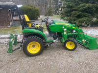 John Deere 2025R compact utility tractor