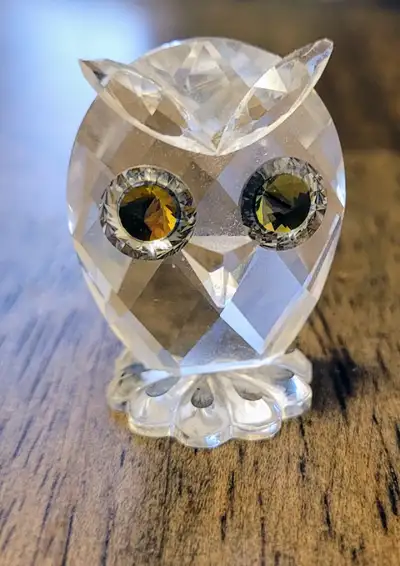 Swarovski crystal owl. Discontinues, owl with citron eyes. In excellent condition. If interested, te...