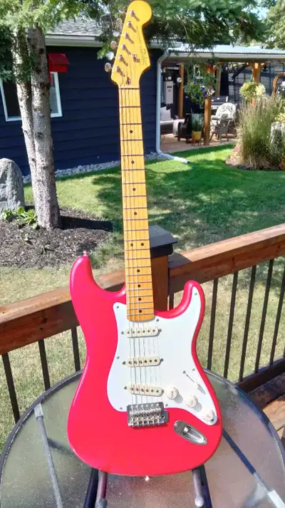 The Classic Vibe Stratocaster® '50s provides unmistakable '50s-era Fender® vibe and tone. The alder...