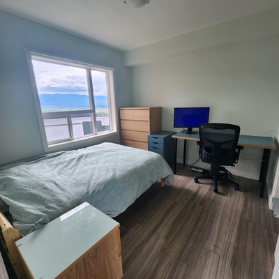 Large penthouse level quiet corner unit (+1,000 sq.ft), 10 min walk to UBCO. Utilities and 1 G/s int...