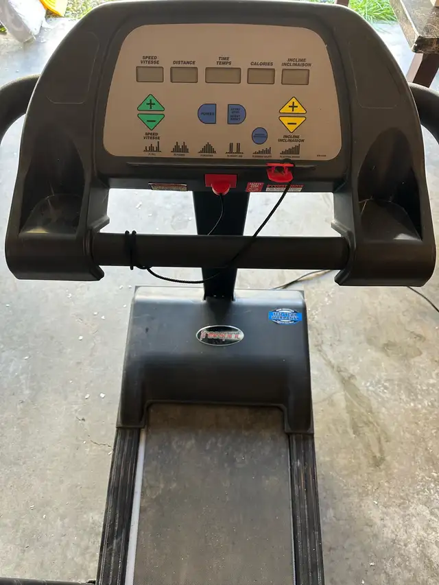 Freespirit treadmill in Exercise Equipment in Gatineau - Image 2