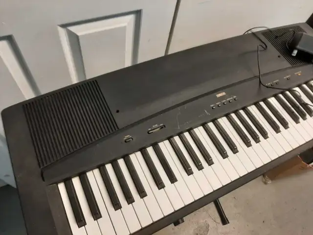 Yamaha YPP-45 Keyboard with power supply in Pianos & Keyboards in City of Montréal - Image 3