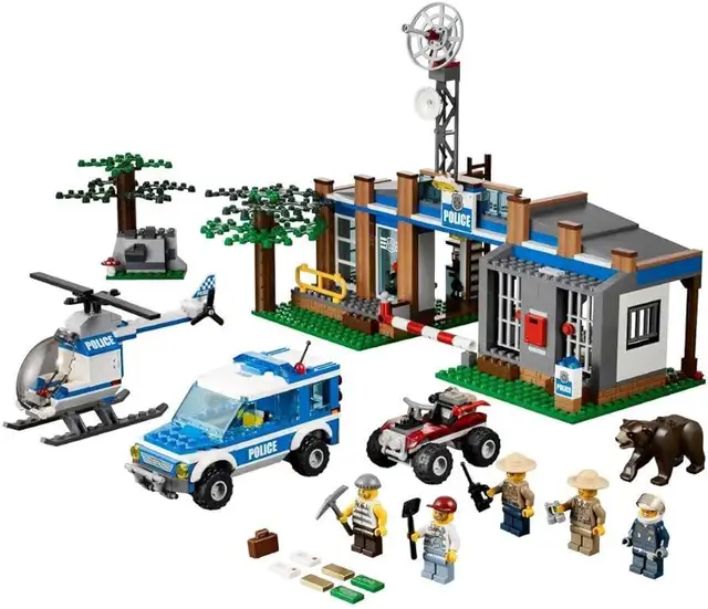 Lego City Forest Police Station - Used Like New!