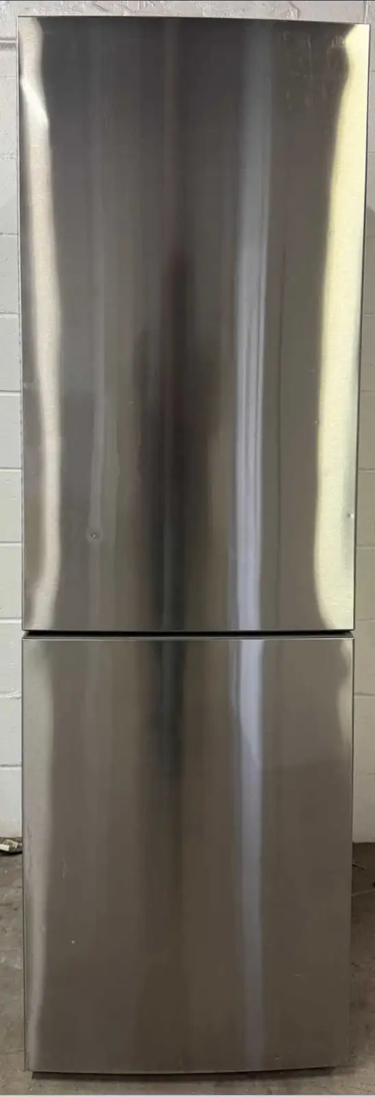 Apartment Size Refrigerator “ELECTROLUX” H73/W24/D27 in Refrigerators in City of Toronto - Image 2
