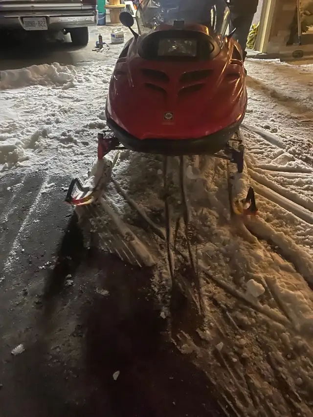 Snowmobile in Snowmobiles in Markham / York Region - Image 9