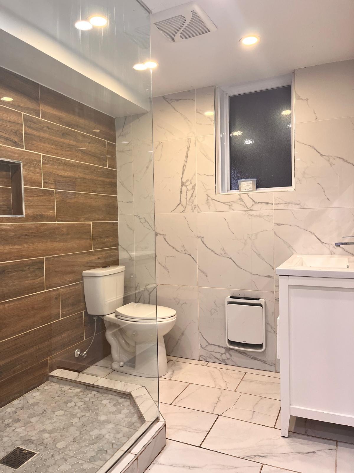 5 Bedrooms & 4 Bathrooms Lower Duplex for Rent — photo 2