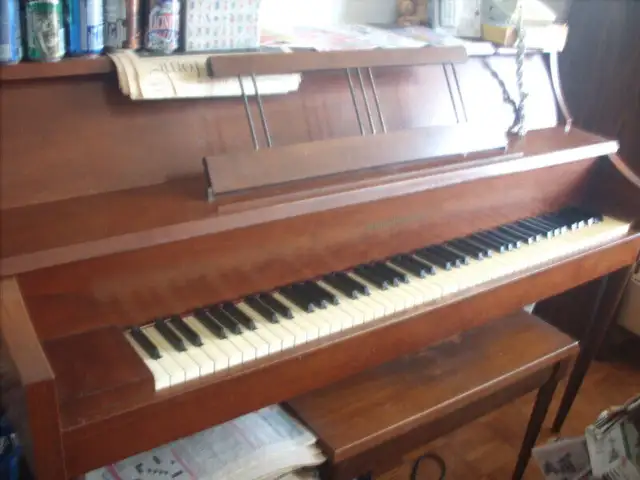 An apartment-size upright piano made by Gerhard Heintzman + more in Pianos & Keyboards in City of Toronto - Image 2