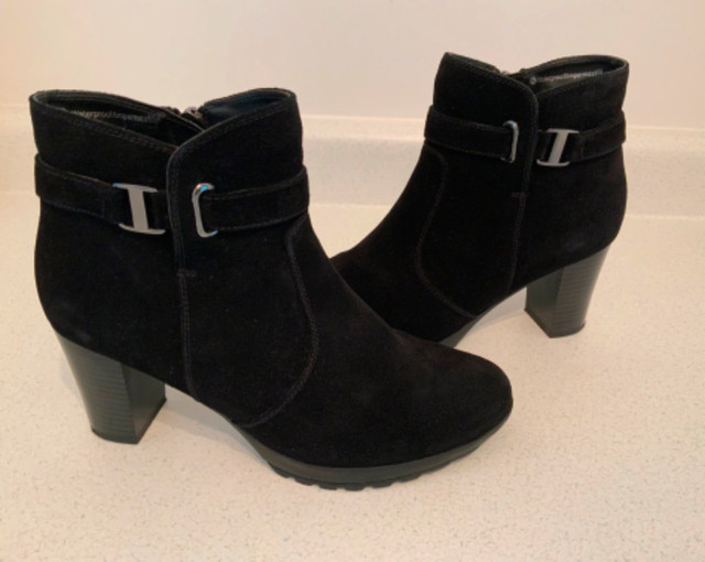 WINTER BOOTS - Ladies Fashion BOOT - Excellent Condition in Women's - Shoes in Belleville