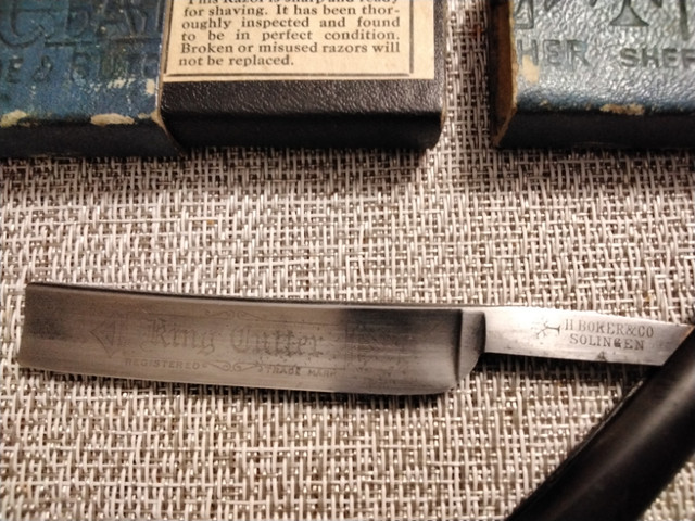 Vintage Straight Edge Razor in Arts & Collectibles in Mississauga / Peel Region - Image 2