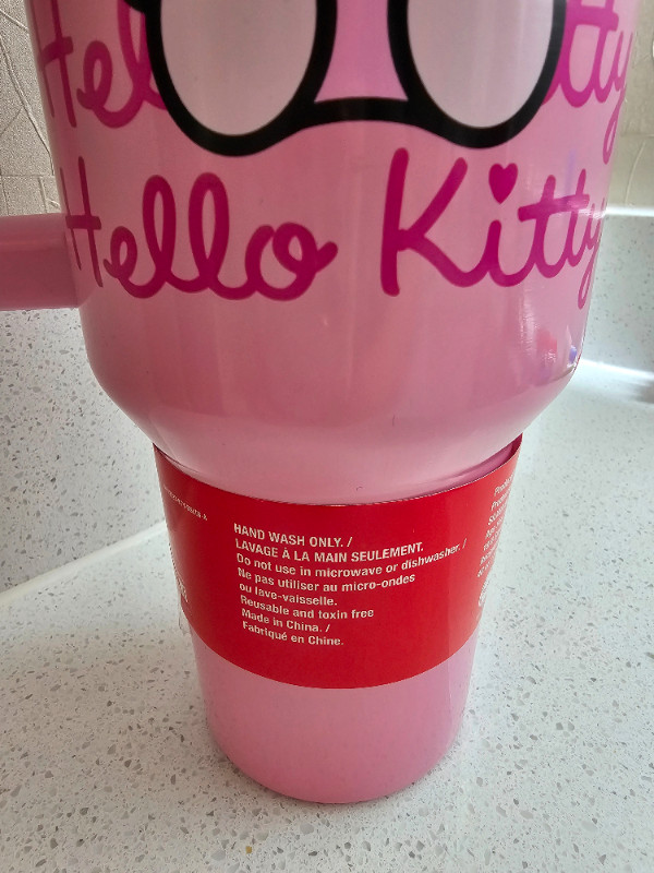NEW Hello Kitty Pink Gradient 40oz Tumbler with Handle & Straw in Kitchen & Dining Wares in Markham / York Region - Image 3