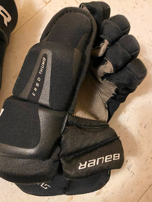 Bauer Supreme Hockey Gloves in Hockey in London - Image 2