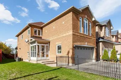 Large Basement Suite with 1 Bedroom + Den, 1 Bathroom - Heartland Area If you still see this adverti...