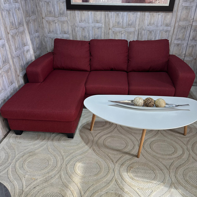 Divan sectionnel rouge ✅ dans Sofas et futons  à Ville de Montréal - Image 2