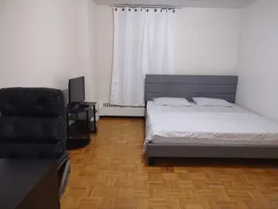 Big Bright Private Room (Toronto - Don Mills & Eglinton)