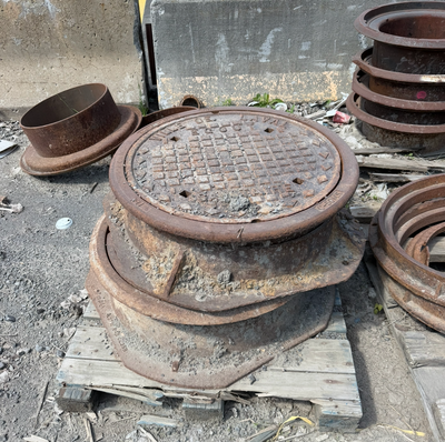 KIT DE FONTE USAGÉ POUR PUISARD ET REGARDS À VENDRE, AJUSTABLE., View more