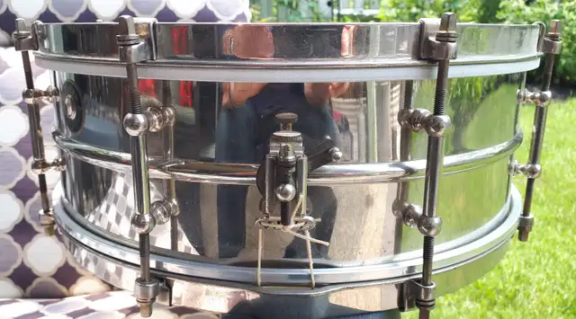 1930's Vintage Ludwig Pioneer Snare Drum. 8 Lug Brass Shell. in Drums & Percussion in Oakville / Halton Region - Image 3