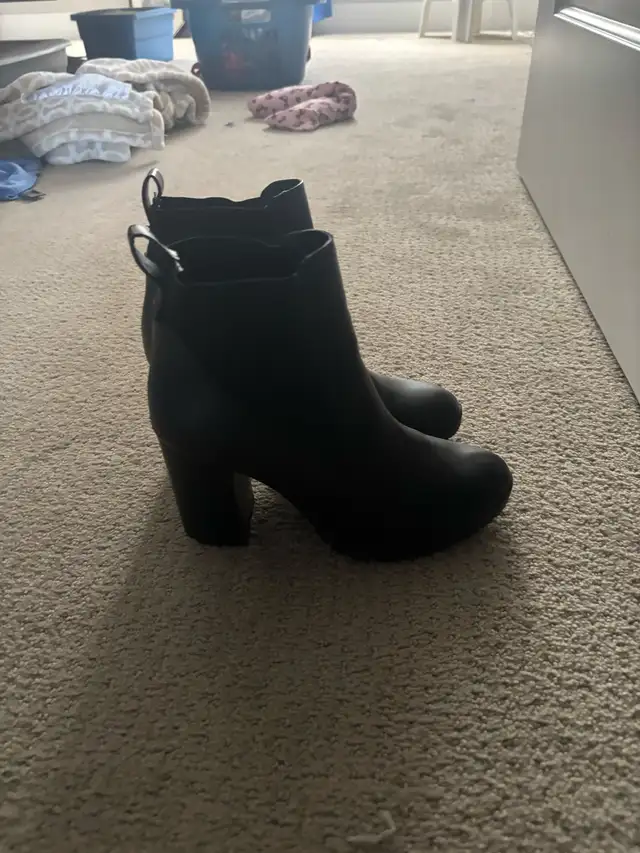 High heels in Women's - Shoes in Edmonton - Image 3