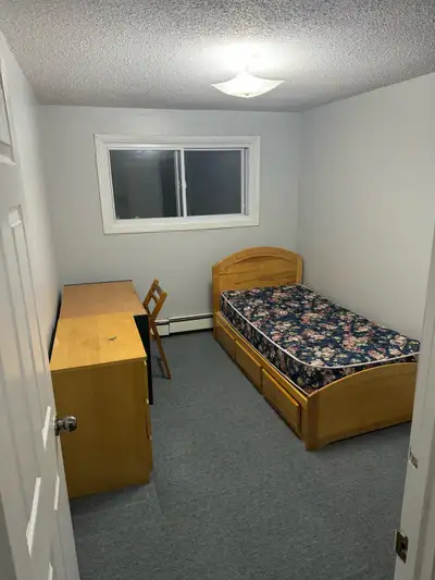 Waterloo off Campus Students Hous-Rooms available from Sep 1