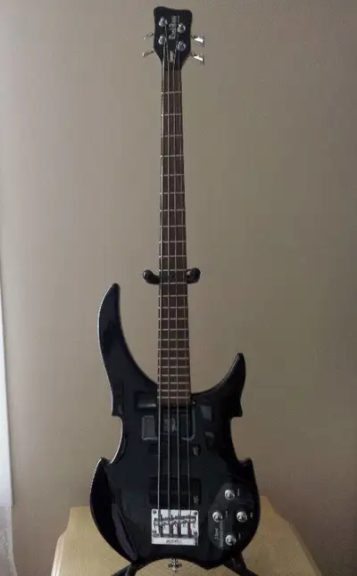 Vampyre Rock Bass Guitar ~ Hard Case ~ Stand, View more