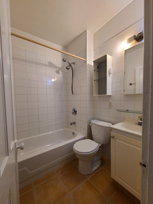 Hamilton Gage Park Area Renovated One Bedroom Studio for Rent Long