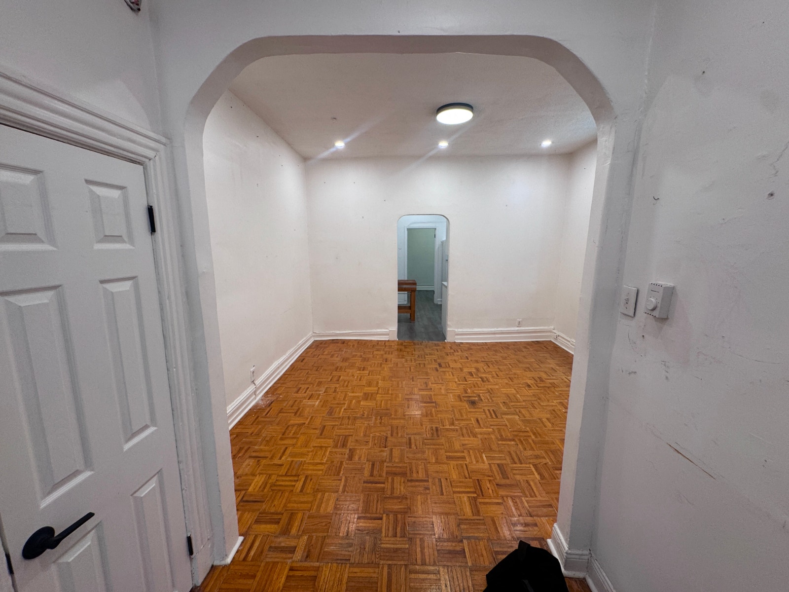 Bright & Modern 4 ½ in the Heart of Mile End — photo 3