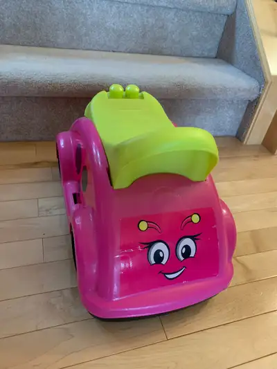 Mega Bloks ride on car Whirl 'n Twirl Ladybug $8 pick up NW check out my other ads, will consider di...