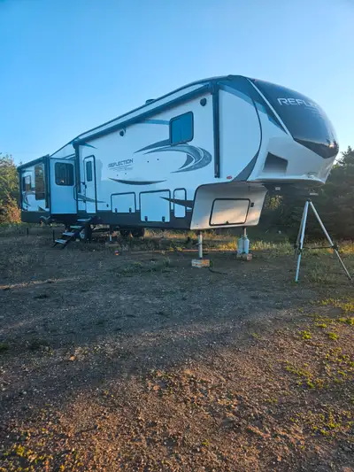 This RV is in brand new condition. Driven from place of purchase in Calgary to Kamloops only. Used i...