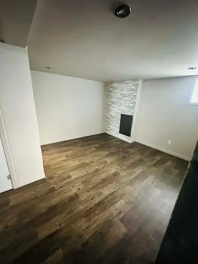 **Appel moi pour visite et infos *Audrey 418-333-8426 Non chauffé • Non éclairé • Déneigement inclus...