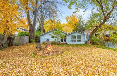 The house is a 3 +1 bedroom and 1 washroom bungalow. It has a large family room and a separate dinin...