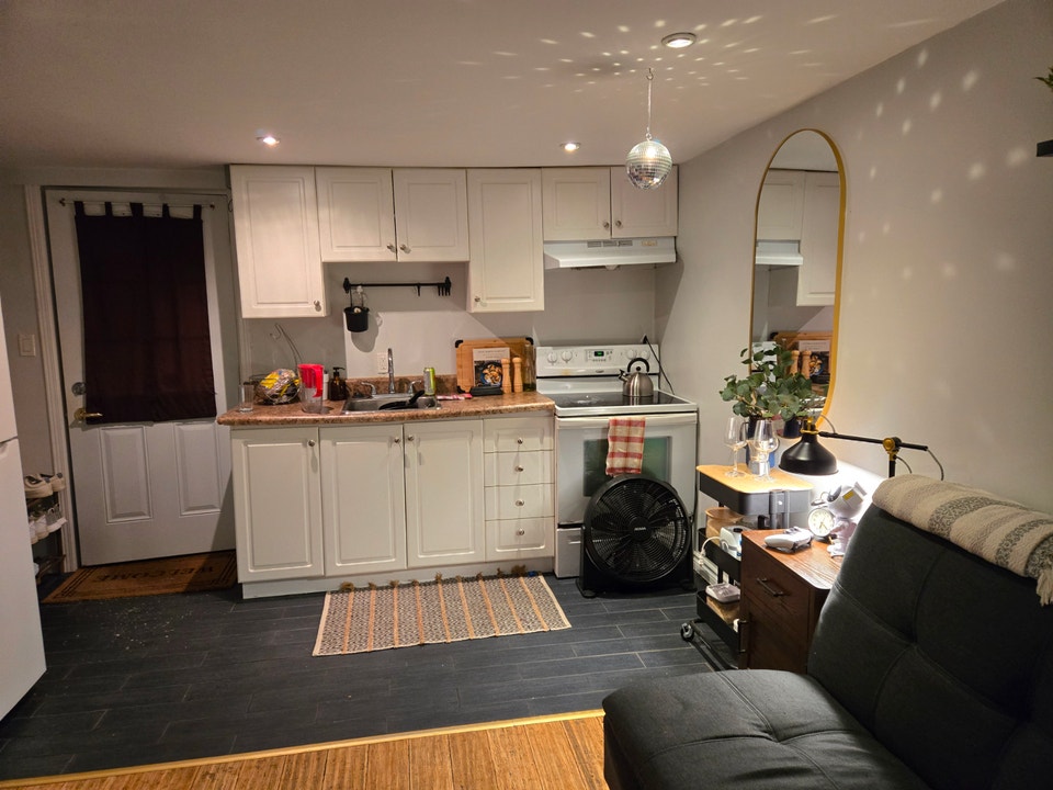 SPACIOUS, COZY BACHELOR Apt. @ steps from Corso Italia 2