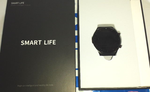Smart Watch / Montre intelligente dans Bijoux et montres  à Ville de Montréal
