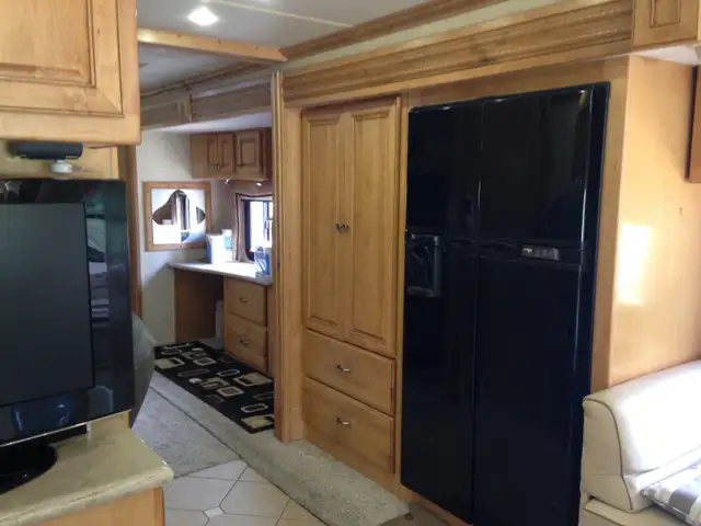 2009 American Coach motorhome in RVs & Motorhomes in Strathcona County - Image 9