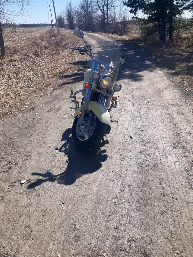 1998 Suzuki Intruder 1500 in Touring in Ottawa - Image 4