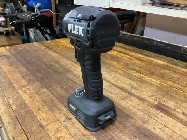 FLEX 24v MAX BRUSHLESS 3-SPEED 1/4”HEX QUICK EJECT IMPACT DRIVER in Power Tools in Barrie - Image 5
