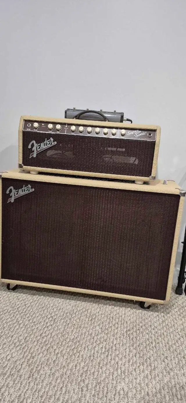 Fender Super Sonic 22 head and  cab in Amps & Pedals in Ottawa - Image 4