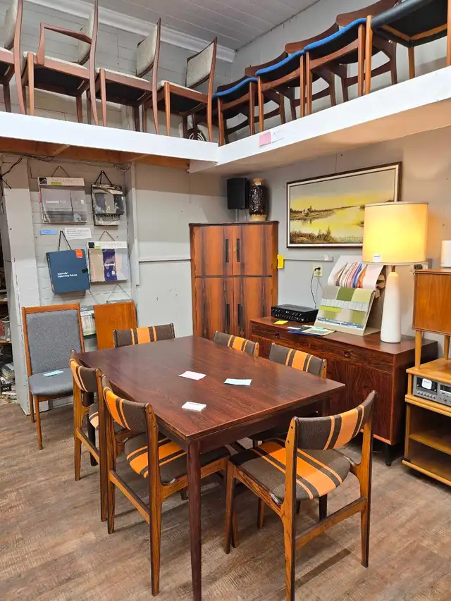 Mid century modern furniture  in Dining Tables & Sets in Stratford - Image 7