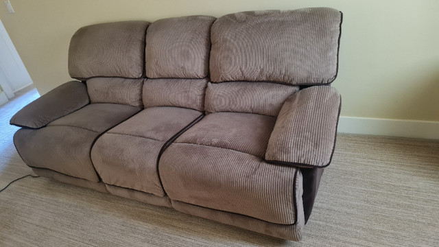 Couch furniture in Couches & Futons in Calgary - Image 2