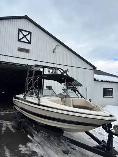 2005 Larson bow rider/ wake boat with all the bells and whistles 19.5ft - 22 overall length Equipt w...