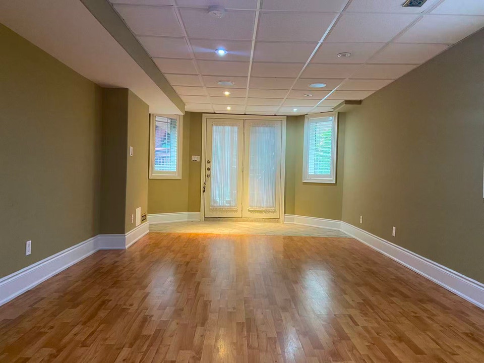 Bright 2-Bedroom Walkout Basement in Vaughan – 2 Parking 3