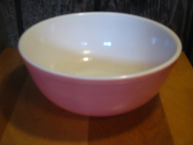 PYREX rose 404 U.S.A. 4QT in Other in Trois-Rivières - Image 2