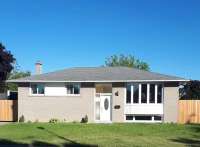 Modern Upper Level 3 bed, 1bath unit in a great family-friendly area. • Bright layout, modern kitche...