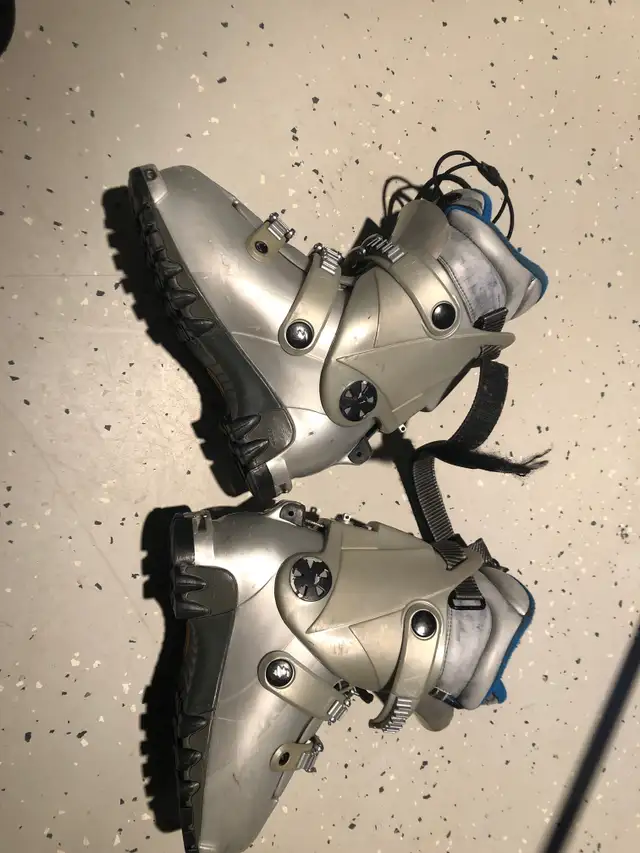 Dynafit tlt 700l touring ski boots  mondo 22.5 275 underfoot in Ski in Banff / Canmore - Image 3