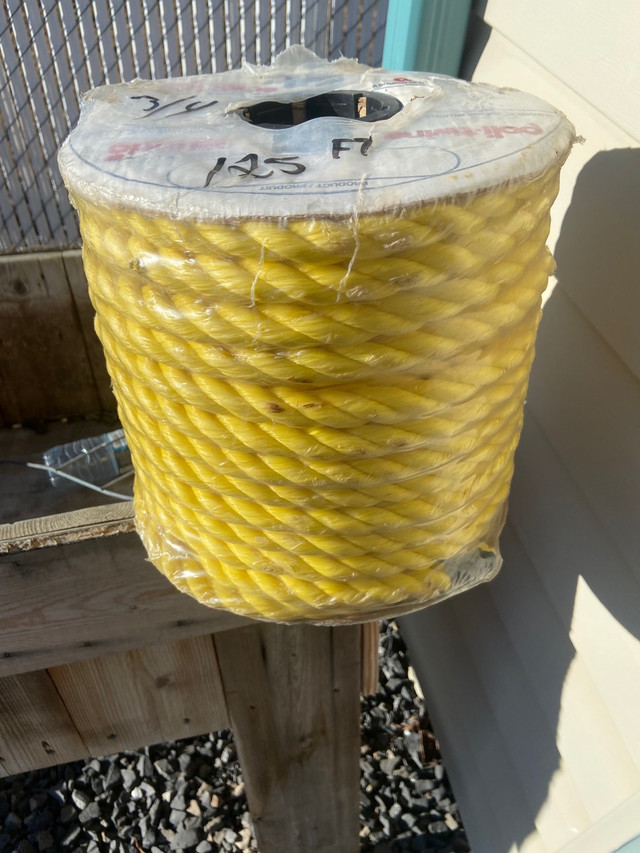 3/4  in. 125 feet roll yellow  rope new on  roll  in Other in Calgary - Image 3