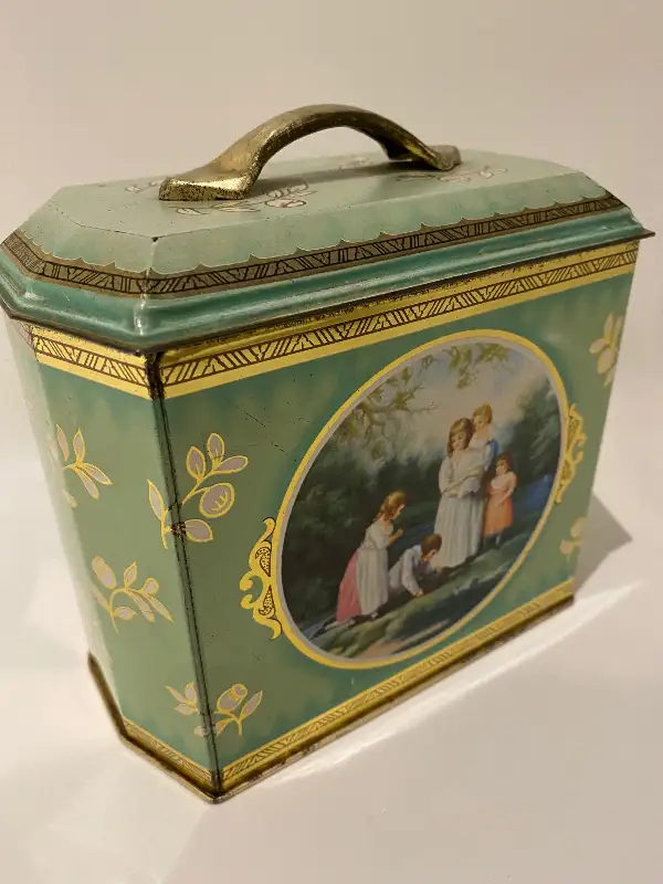 Small Vintage Retro Antique Metal Box62863733576065129