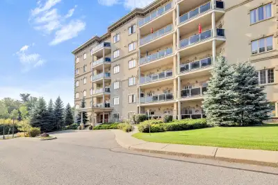Discover this beautiful 2-bedroom condo, ideally located in Ottawa, just minutes from amenities. The...