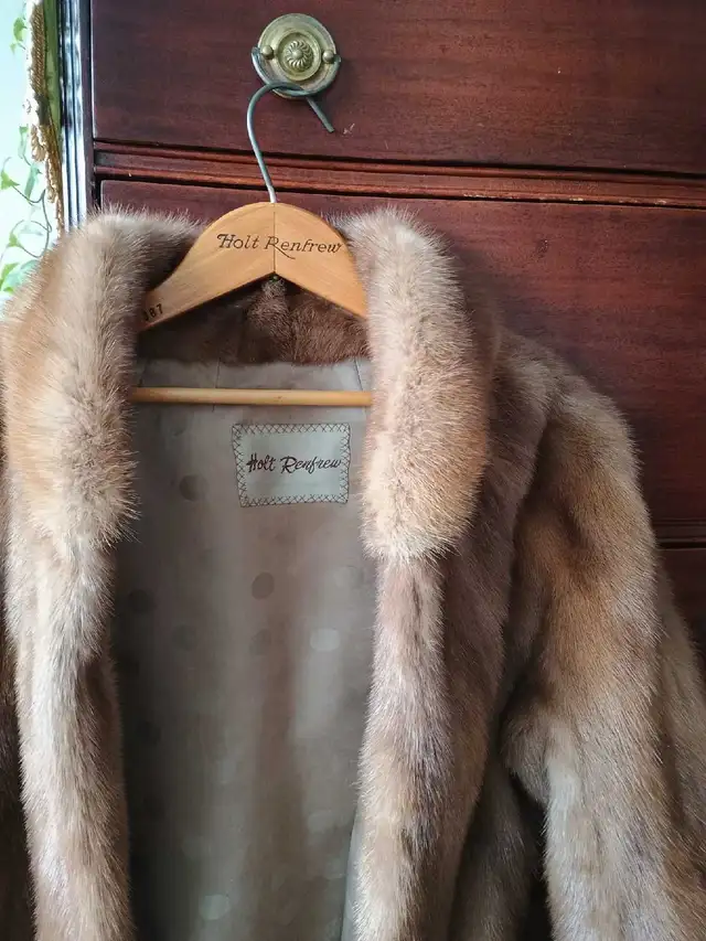 Mink fur coat in Women's - Tops & Outerwear in Gatineau - Image 4