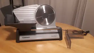 CUISINART- Professional Meat Slicer 7.5" Stainless Steel Blade Adjustable thickness 5mm. to 15mm. Mo...